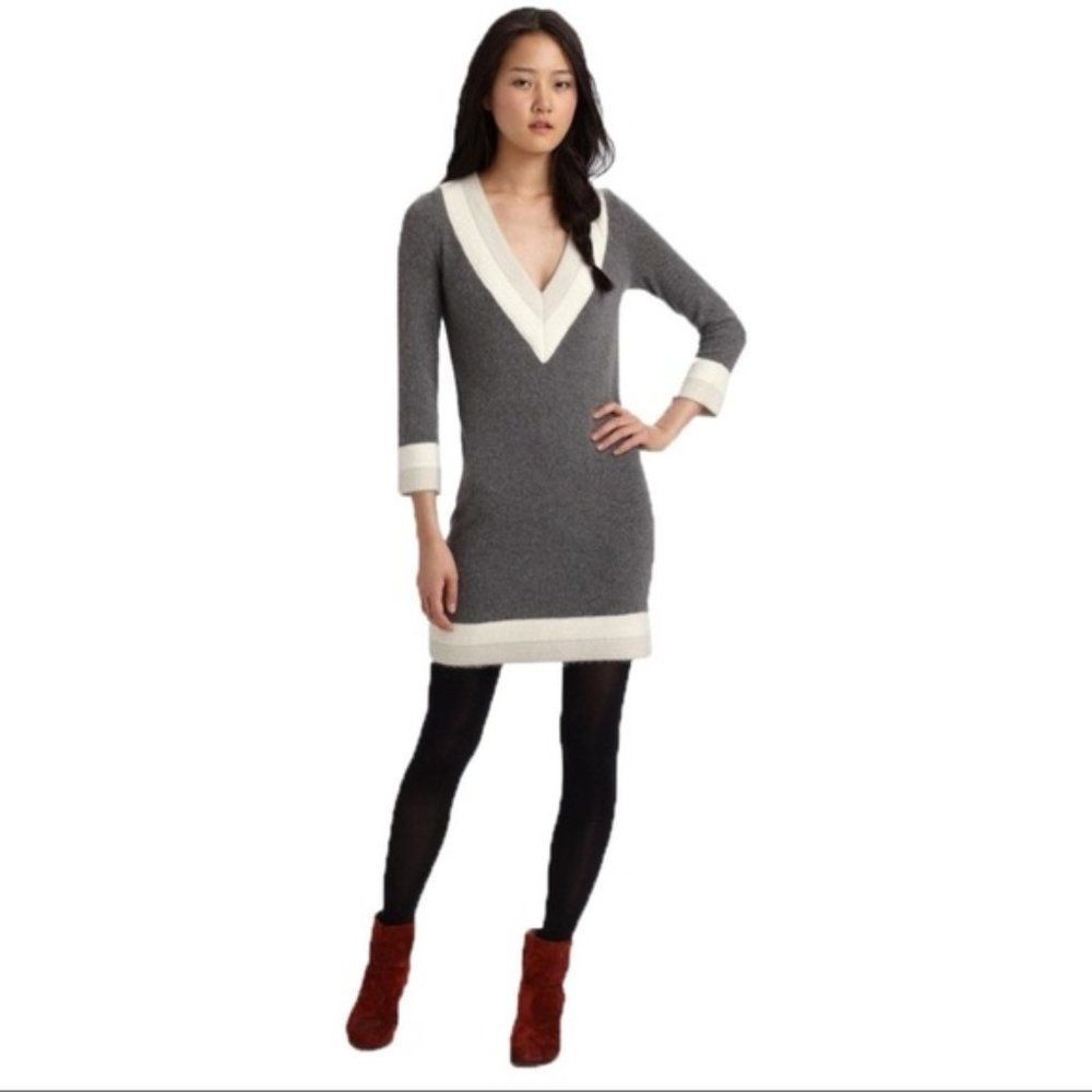 rag & bone Gray V‑Neck Long Sleeve Sweater Dress with Cream Trim